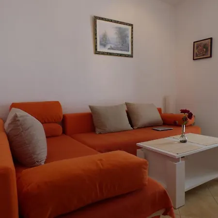 16517a Apartment *